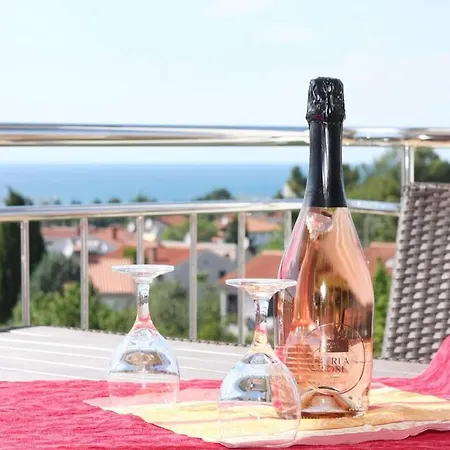 In With Swimming Pool Casa vacanze