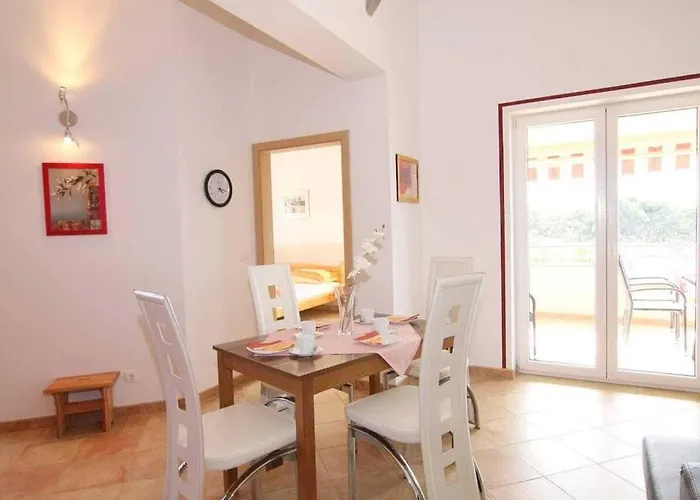 Vakantiehuis In With Swimming Pool